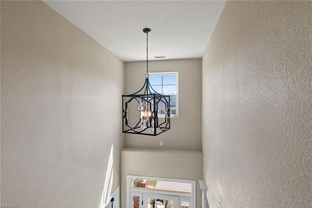 2213 Welbeck LN, Virginia Beach, VA 23456