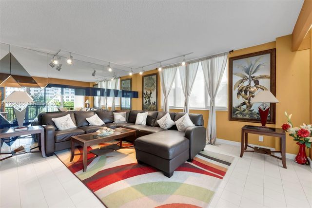 3800 Hillcrest Dr 412, Hollywood, FL 33021