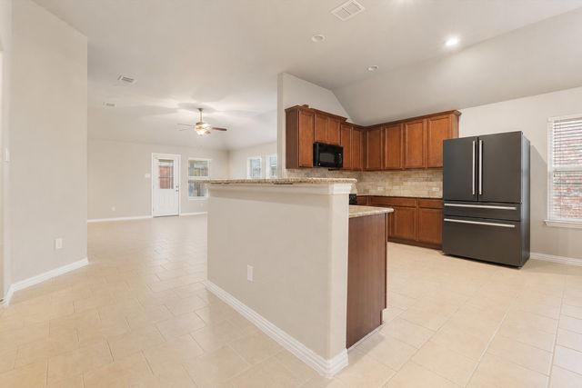 620 Swift Current Drive, Crowley, TX 76036