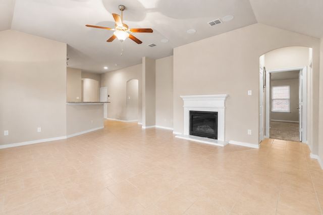 620 Swift Current Drive, Crowley, TX 76036