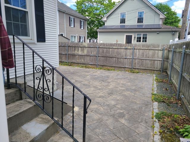 114 Rounds St, New Bedford, MA 02740