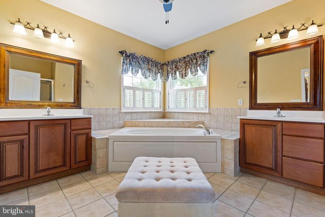204 PILOT CT, Newark, DE 19702