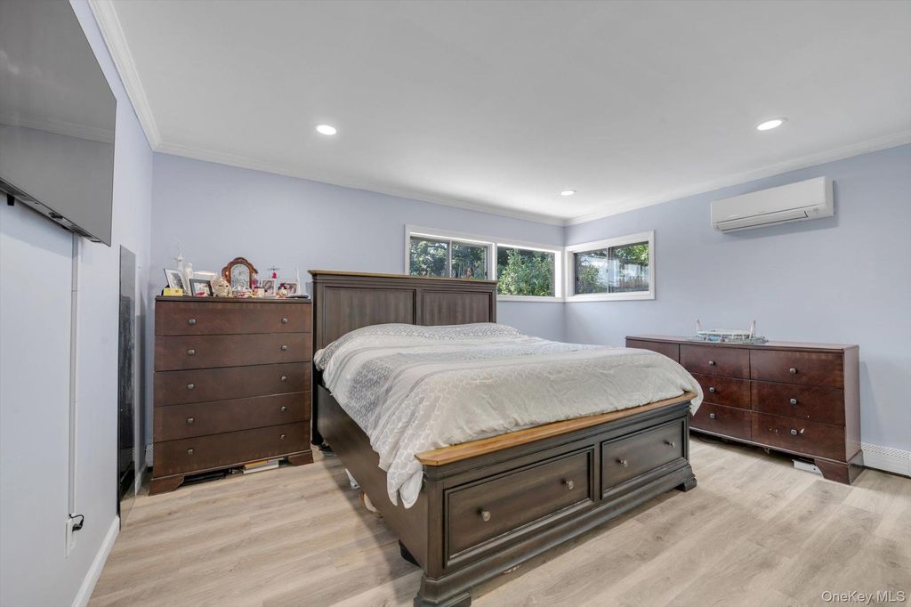 11 Sprucewood Drive, Levittown, NY 11756 — photo 5