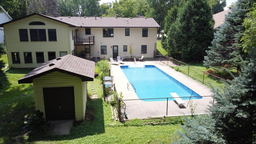 2520 Allen Drive, Burnsville, MN 55337