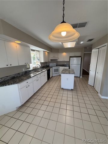 838 W Bogart Court, Beverly Hills, FL 34465