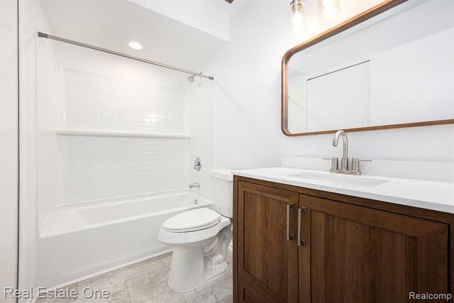 4910 Chipman Drive, Waterford, MI 48327