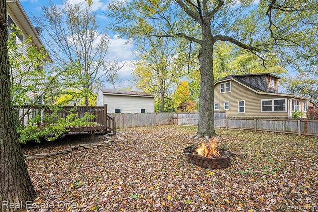 4910 Chipman Drive, Waterford, MI 48327