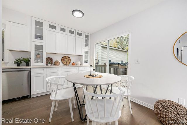 4910 Chipman Drive, Waterford, MI 48327