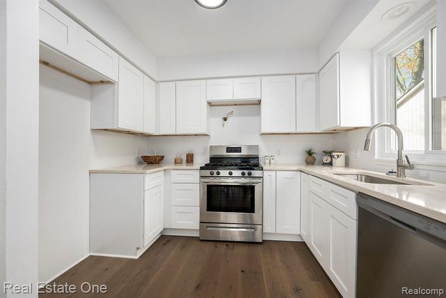 4910 Chipman Drive, Waterford, MI 48327