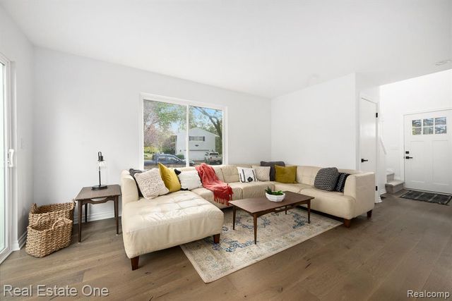 4910 Chipman Drive, Waterford, MI 48327