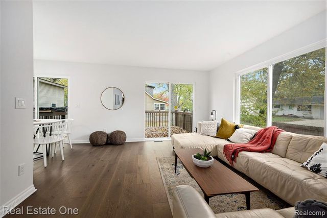 4910 Chipman Drive, Waterford, MI 48327