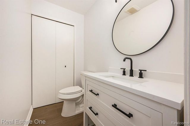 4910 Chipman Drive, Waterford, MI 48327