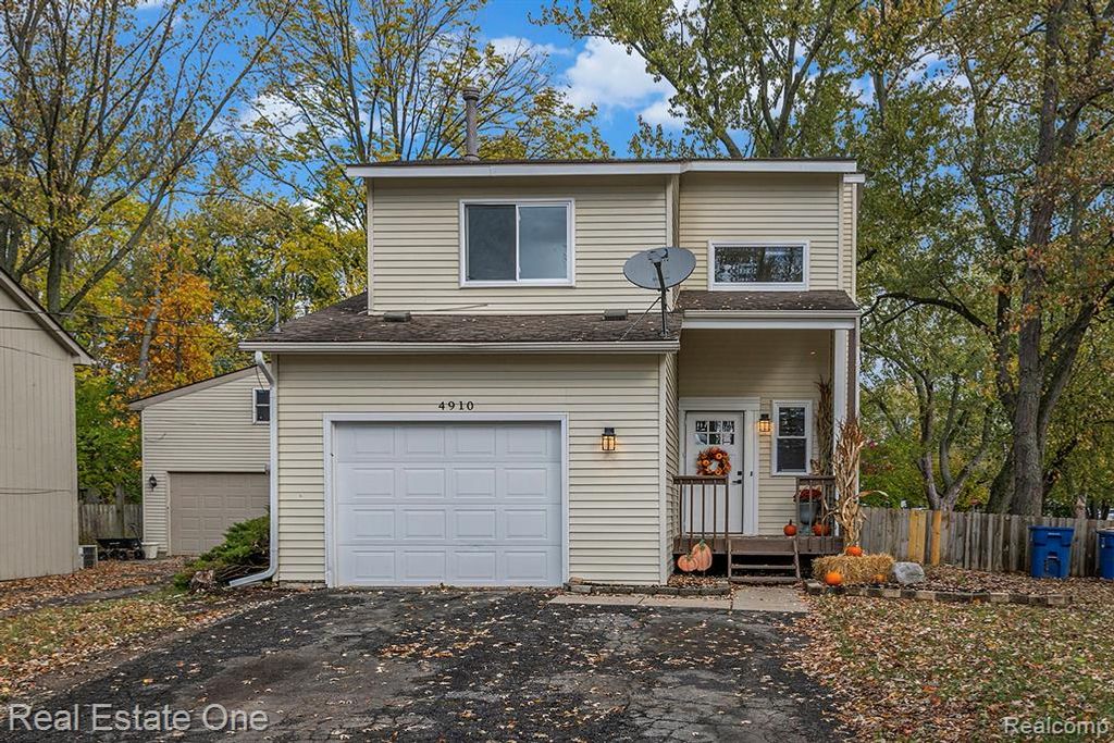 4910 Chipman Drive, Waterford, MI 48327