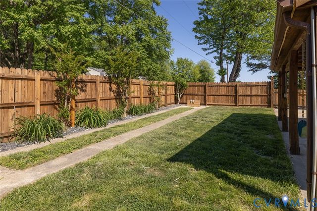 12089 Sunset Dr, Ashland, VA 23005