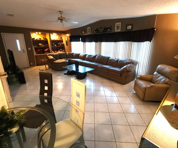 3393 Lake Overlook Place, Atlantis, FL 33462