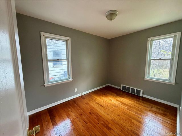 7744 Asbury Park, Detroit, MI 48228