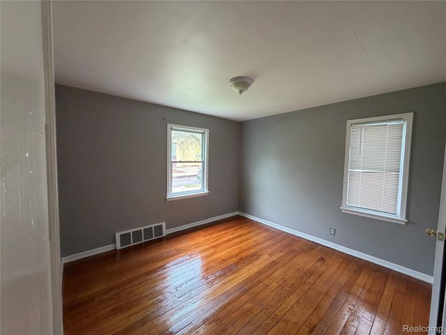 7744 Asbury Park, Detroit, MI 48228