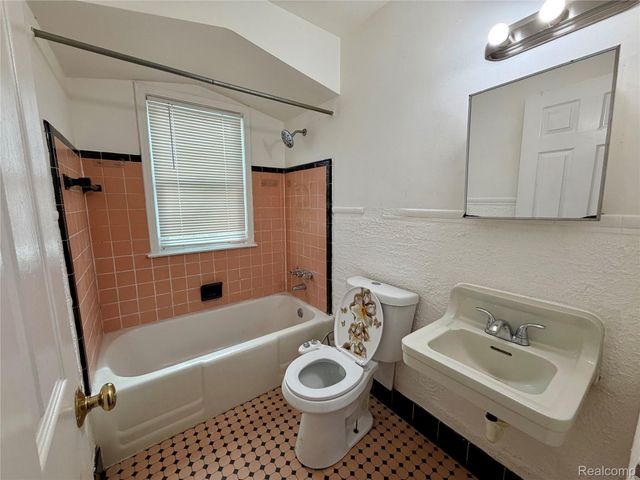 7744 Asbury Park, Detroit, MI 48228