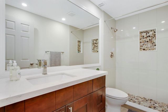 533 Club Drive, Palm Beach Gardens, FL 33418