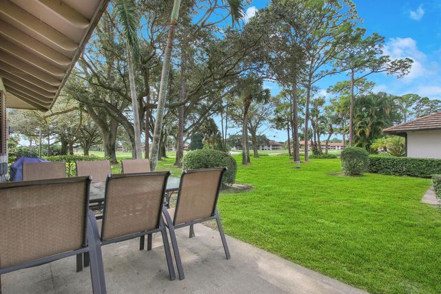 533 Club Drive, Palm Beach Gardens, FL 33418