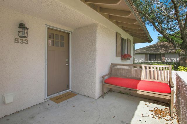 533 Club Drive, Palm Beach Gardens, FL 33418