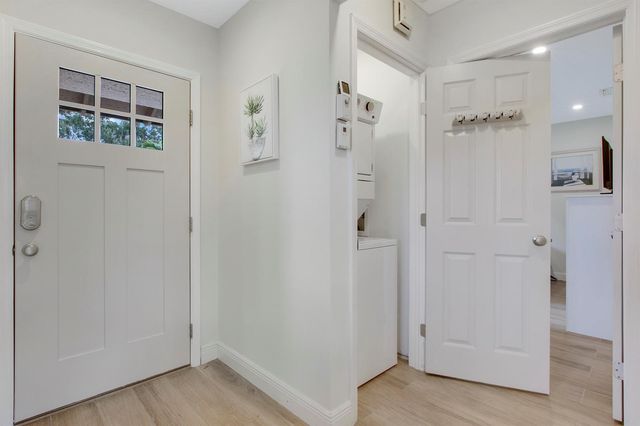 533 Club Drive, Palm Beach Gardens, FL 33418