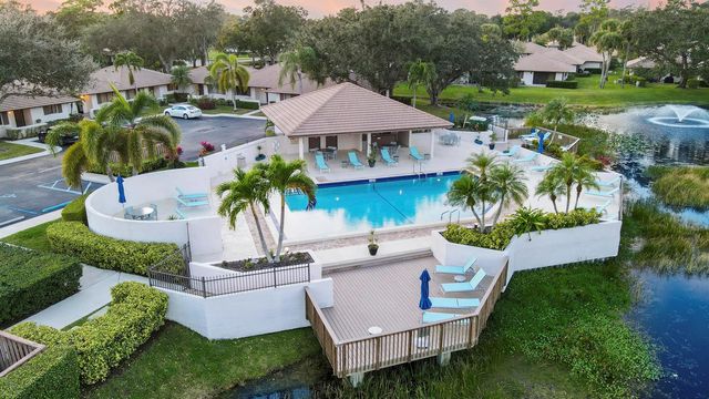533 Club Drive, Palm Beach Gardens, FL 33418