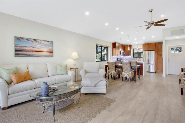533 Club Drive, Palm Beach Gardens, FL 33418