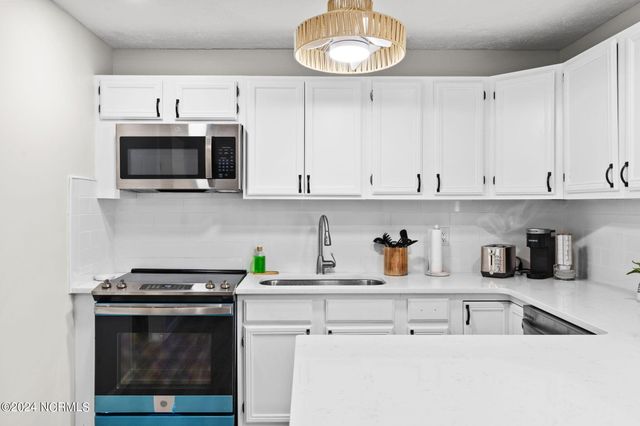 226 NE 48th Street, Oak Island, NC 28465