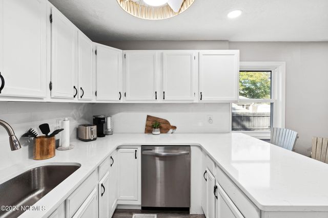 226 NE 48th Street, Oak Island, NC 28465