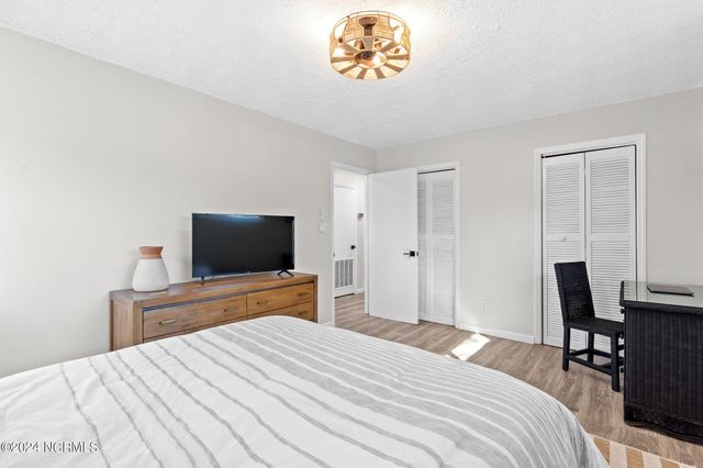 226 NE 48th Street, Oak Island, NC 28465