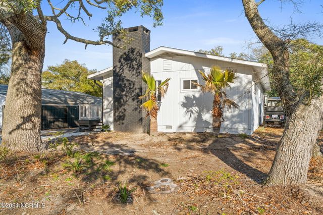 226 NE 48th Street, Oak Island, NC 28465