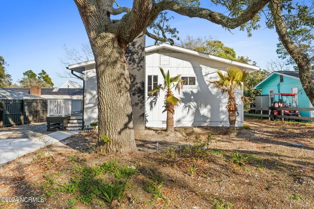 226 NE 48th Street, Oak Island, NC 28465