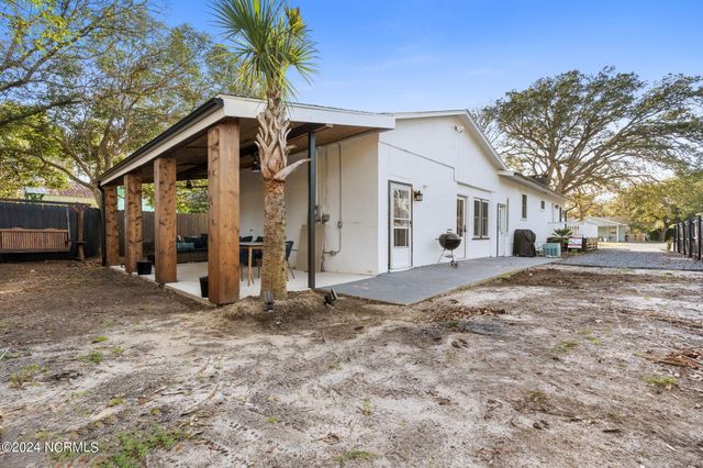 226 NE 48th Street, Oak Island, NC 28465