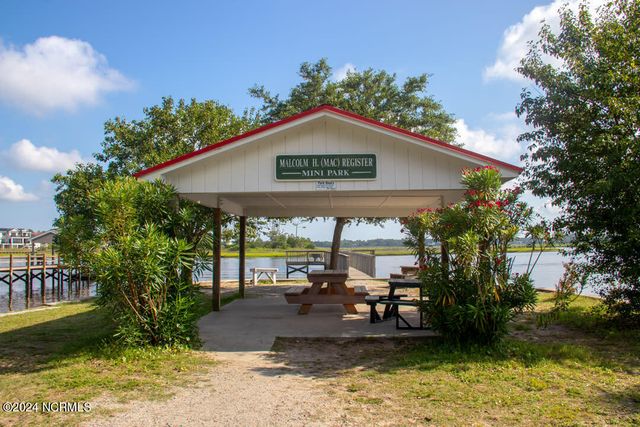 226 NE 48th Street, Oak Island, NC 28465