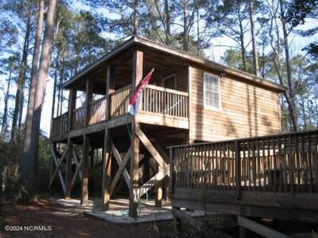226 NE 48th Street, Oak Island, NC 28465