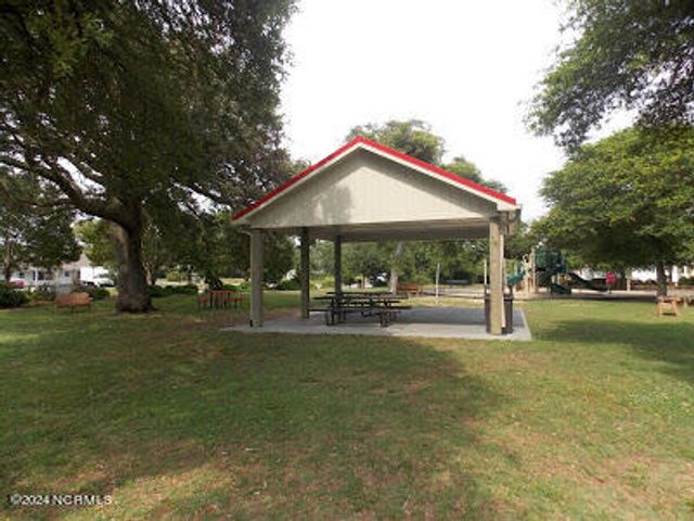 226 NE 48th Street, Oak Island, NC 28465