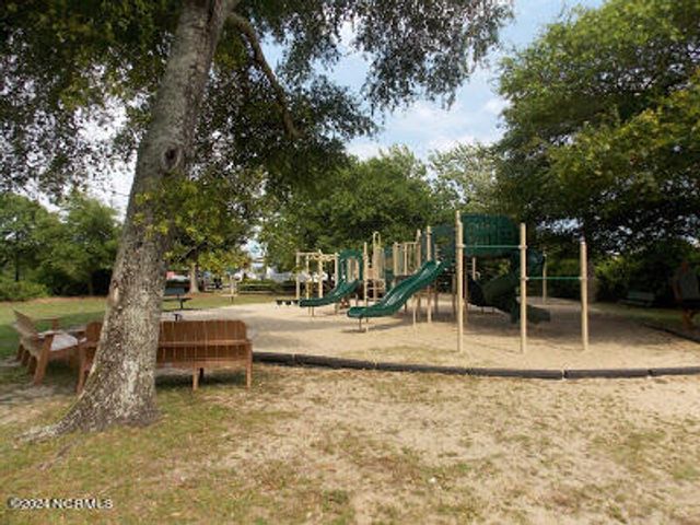 226 NE 48th Street, Oak Island, NC 28465