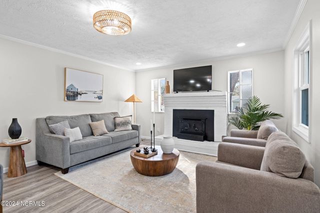 226 NE 48th Street, Oak Island, NC 28465