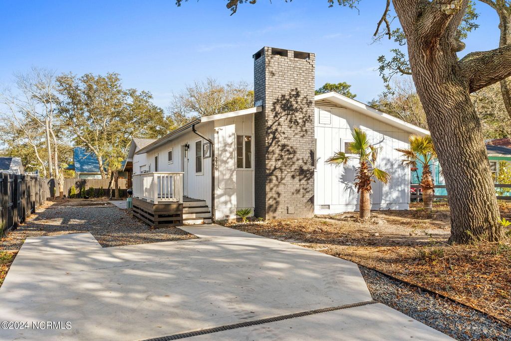 226 NE 48th Street, Oak Island, NC 28465