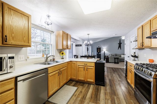 28 Osprey Drive, Henrietta, NY 14586