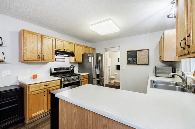 28 Osprey Drive, Henrietta, NY 14586