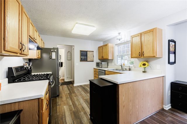 28 Osprey Drive, Henrietta, NY 14586