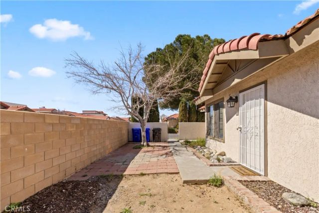 12207 Merrod, Victorville, CA 92395