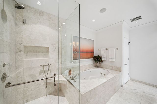 270 E Pearson Street 101, Chicago, IL 60611