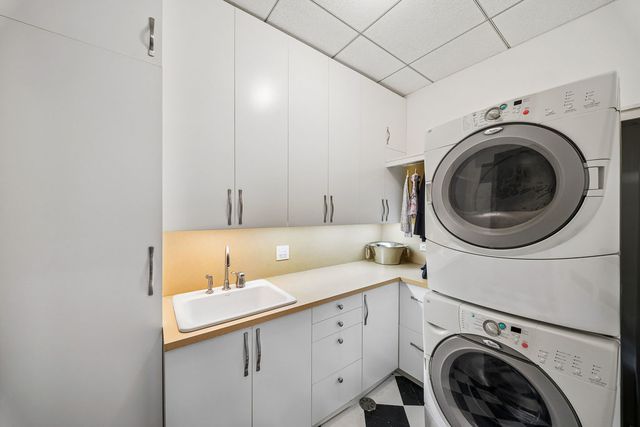 270 E Pearson Street 101, Chicago, IL 60611