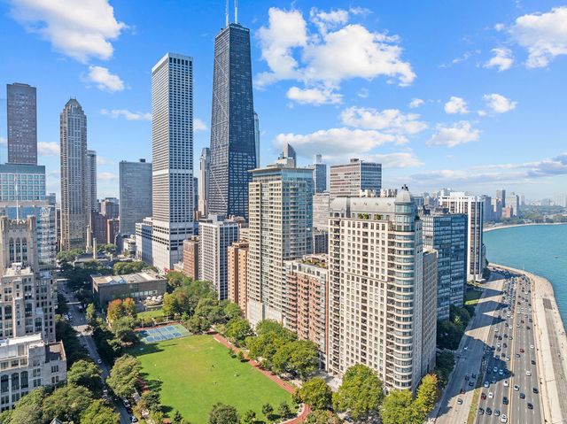 270 E Pearson Street 101, Chicago, IL 60611