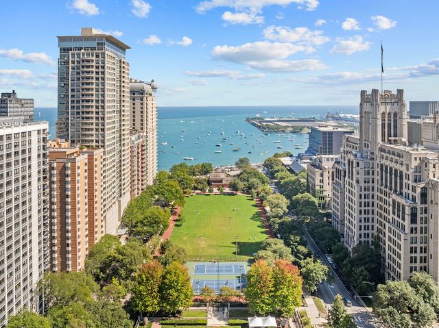 270 E Pearson Street 101, Chicago, IL 60611