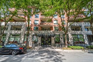 270 E Pearson Street 101, Chicago, IL 60611