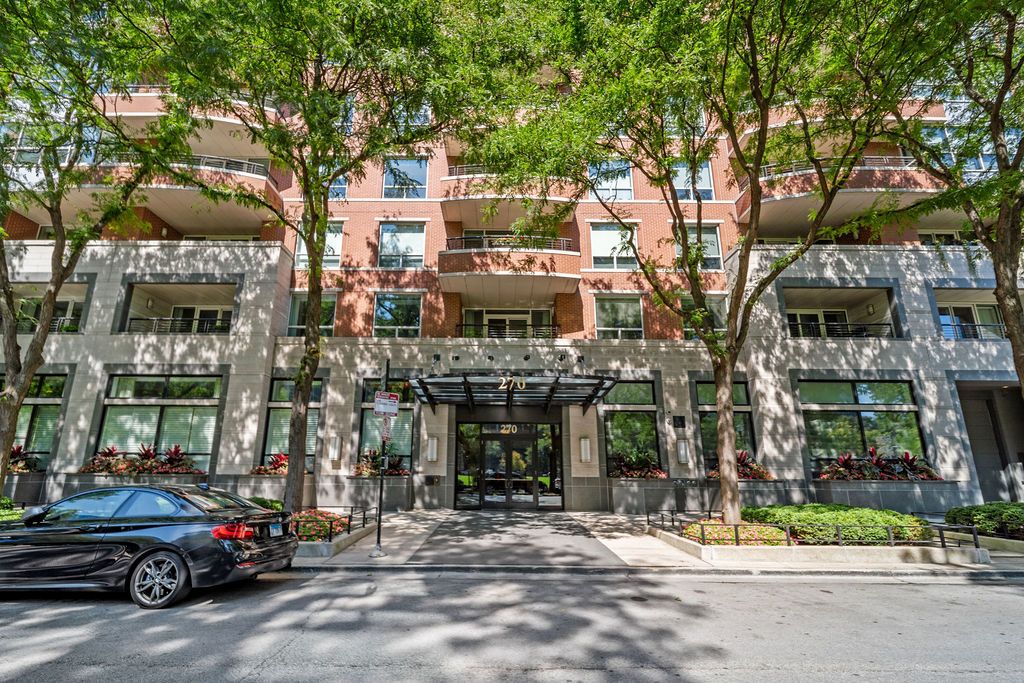 270 E Pearson Street 101, Chicago, IL 60611